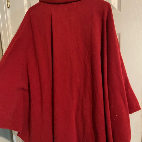 Moda Red Cape with Black Faux Fur Collar - Picture 5 of 5